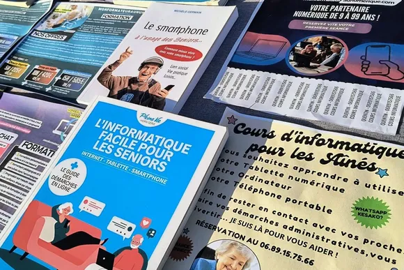 Flyers et supports consacrés à l’apprentissage du numérique pour les aînés